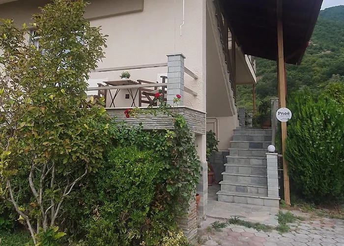 Pnoe Apartments